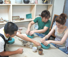 東京でできる１日体験陶芸教室の制作風景２