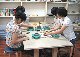 東京でできる１日体験陶芸教室の制作風景2